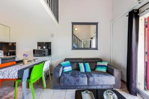 Χώρος καθιστικού στο La Maisonnette des Berges +6 φωτογραφίες