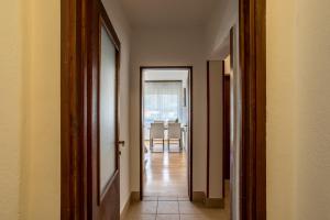 Fotografie z fotogalerie ubytování Spacious apartment with three double bedrooms v destinaci Stari Grad