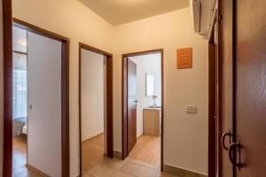 Fotografie z fotogalerie ubytování Spacious apartment with three double bedrooms v destinaci Stari Grad