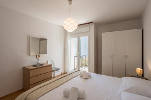 Fotografie z fotogalerie ubytování Spacious apartment with three double bedrooms v destinaci Stari Grad