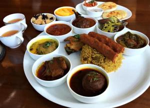 Makanan di atau berdekatan hotel