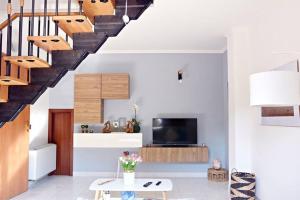 A television and/or entertainment centre at Appartamento “Casa Losa” Citra 008063-LT-0086