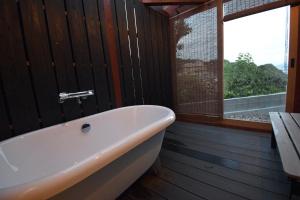 Koupelna v ubytování MY LODGE Naoshima + 95 fotografií