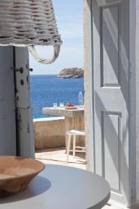 an open door with a view of the ocean at Coco-Mat Eco Residences Serifos in Vayiá