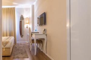 Μια τηλεόραση ή/και κέντρο ψυχαγωγίας στο Agripas Boutique Hotel