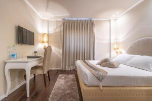 Postel nebo postele na pokoji v ubytování Agripas Boutique Hotel + 37 fotografií