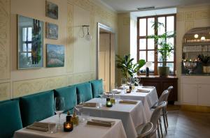 Posezení v ubytování Leopolis Hotel