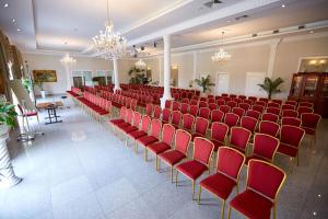 Χώρος καθιστικού στο Parisel Palace Centrum Konferencyjno-Wypoczynkowe Klimki pod Łukowem