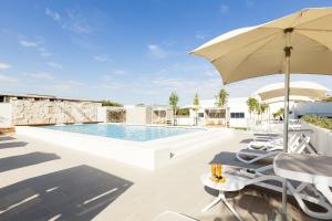 Bazén v ubytování Aparthotel Adagio Rome Vatican nebo v jeho okolí