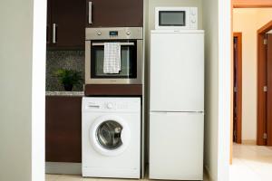Kuchyň nebo kuchyňský kout v ubytování Apartamento El Tajaraste