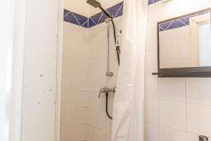 a shower with a shower curtain in a bathroom at Smart 2BR Apt. Perfect for Longstays near Rennweg in Vienna