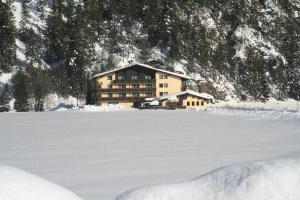 Schönauer Hof during the winter