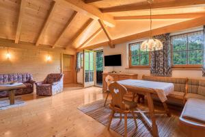 a living room with a table and a couch at Ferienwohnung Spielberg in Sankt Martin bei Lofer