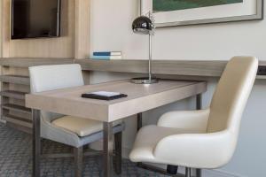 a desk with two chairs and a lamp on it at Hyatt Regency Jacksonville Riverfront in Jacksonville