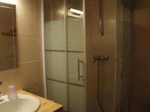 Bilik mandi di Appartement Châtel, 3 pièces, 6 personnes - FR-1-200-299