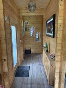 Gallery image of Cheerful Cozy Cabin in Countryside in Limerick