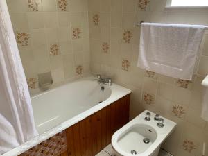 Koupelna v ubytování Killeena House + 37 fotografií