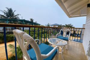 Rõdu või terrass majutusasutuses Sandbanks Beach Villas, Morjim
