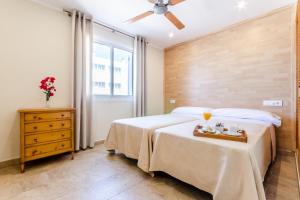 Ένα ή περισσότερα κρεβάτια σε δωμάτιο στο Apartamentos Blancala