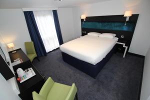 Postel nebo postele na pokoji v ubytování Ramada Oxford