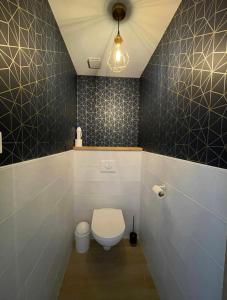 Koupelna v ubytování Maison de Style au cœur de la Charente Maritime