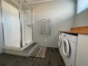 a laundry room with a shower and a washing machine at Private 2 bedrooms suite with free parking in Rotorua