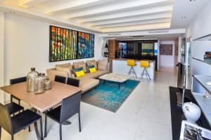 Kuchnia lub aneks kuchenny w obiekcie 306 -Luxury Selection- Puerto Banus Marbella Front Line Penthouse