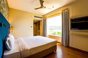 Postel nebo postele na pokoji v ubytování 7 Apple Hotel Jal Mahal, Jaipur