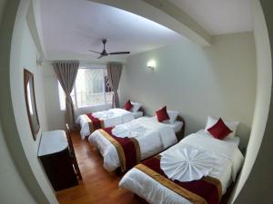 Postel nebo postele na pokoji v ubytování Om Tara Guest House Pvt Ltd