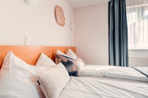 Llit o llits en una habitació de Hotel Rössli Luterbach
