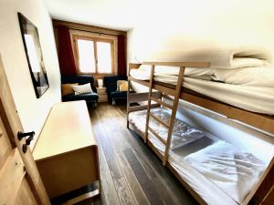 Postel nebo postele na pokoji v ubytování Chalet Les Dalton, Morgins
