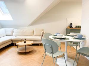 a living room with a couch and a table and chairs at Apartamenty Paproć i Malina - 300 metrów do centrum in Karpacz +22 photos