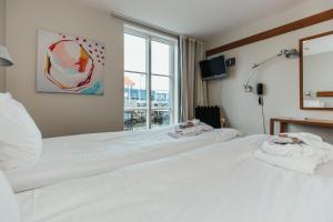 Rúm í herbergi á Gullmarsstrand Hotell & Konferens