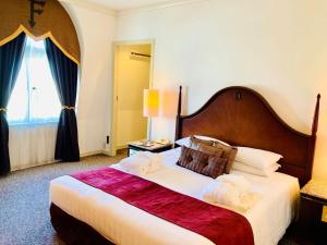 Postel nebo postele na pokoji v ubytování Hotel Francs