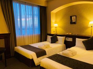 Postel nebo postele na pokoji v ubytování Hotel Francs