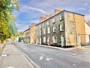 Nabolaget omkring lejligheden eller i nærheden