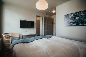 Rúm í herbergi á Gullmarsstrand Hotell & Konferens
