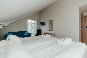 Rúm í herbergi á Gullmarsstrand Hotell & Konferens