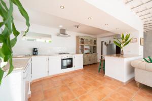 A kitchen or kitchenette at Finca Botanico Secret Garden
