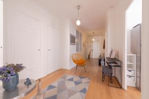 Kuchyňa alebo kuchynka v ubytovaní Bel appartement bourgeois au centre-ville de Biarritz