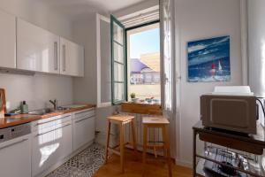 Kuchyňa alebo kuchynka v ubytovaní Bel appartement bourgeois au centre-ville de Biarritz