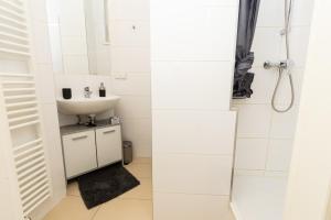 Ванная комната в Austrian designed Home close to city centre +22 фотографии