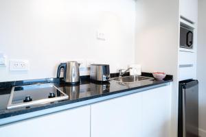 A cozinha ou cozinha compacta de Cilene del Fuego Suites & Spa