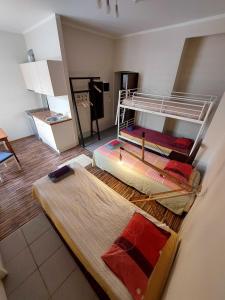 Postel nebo postele na pokoji v ubytování Looming Hostel