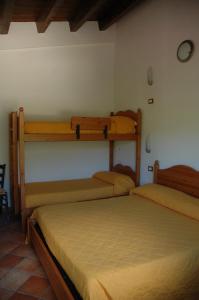 a bedroom with two bunk beds in a room at Agriturismo Miralago in Scanno