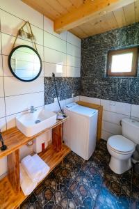 Kúpeľňa v ubytovaní Domki pod Bieniatka w Szczyrku + 37 fotografií