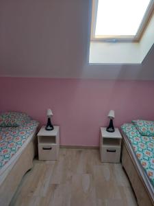 Cama ou camas em um quarto em Siedlisko na Zaciszu Gościniec