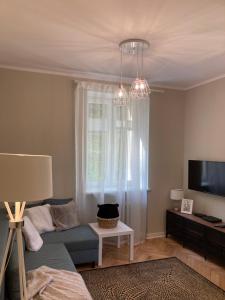 Televízia a/alebo spoločenská miestnosť v ubytovaní Apartment BB II nad Deptakiem