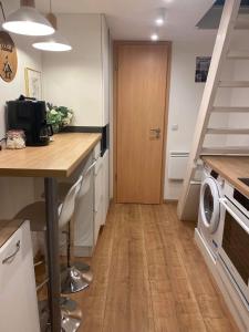 Kuchyňa alebo kuchynka v ubytovaní Lazyhome Budapest