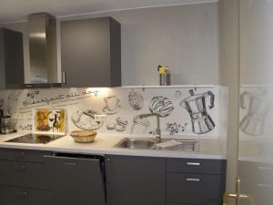 Una cocina o zona de cocina en Gorgeous Apartment in Wei ig Saxony with garden